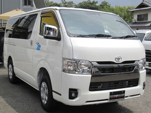 カスタムギャラリー トヨタ ハイエースバン 6速at 2 8 スーパーgl 地デナビ バックカメラ ベッド ホワイト